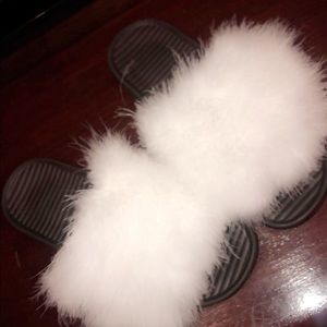 Fluffy Boa Slides